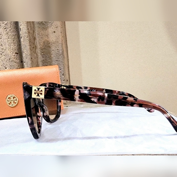 Tory Burch Pearl Port/Tortoiseshell Cat Eye Sunglasses(TY7097) With Case - Picture 6 of 13